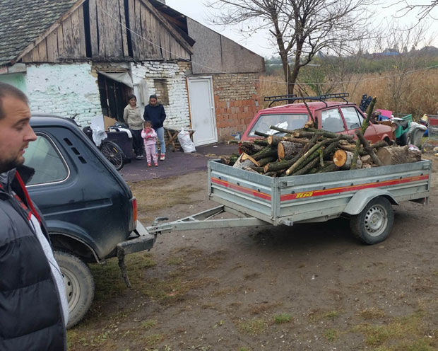 ПОМОЋ ОСМОЧЛАНОЈ ПОРОДИЦИ: Прошле године им се утопио син, ћерка хоће да заврши средњу школу, а деци недостају и дрва за огрев